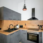 Ferienwohnung Lorenz Mit Kostenlosem Parkplatz Netflix Boxspringbett Kueche
