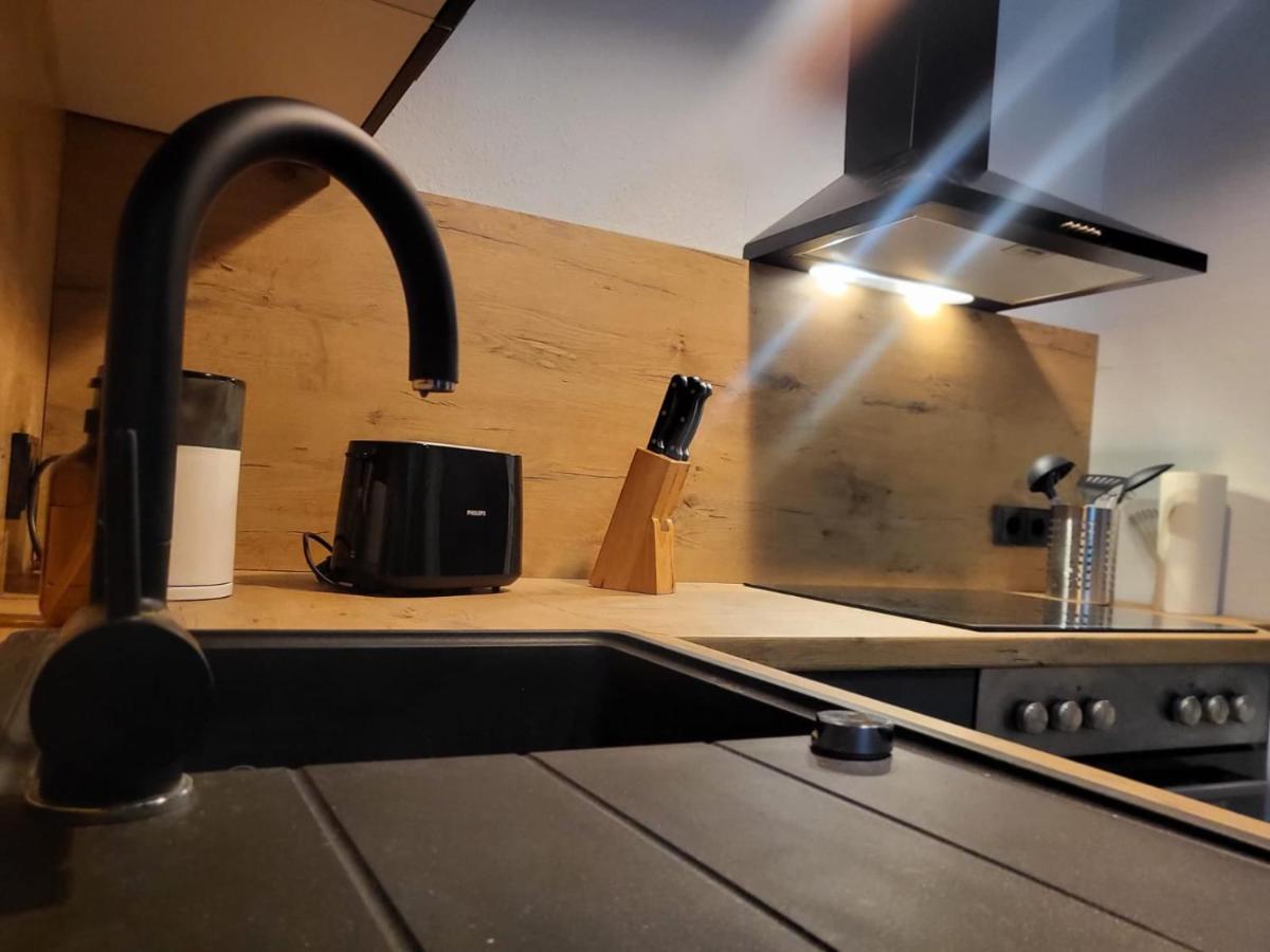 Lorenz Mit Kostenlosem Parkplatz Netflix Boxspringbett Kueche Apartment Magdeburg